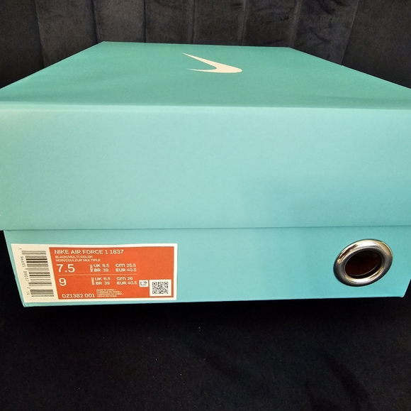 ****SOLD**** Tiffany Nike Air Force One - Picture 5 of 6